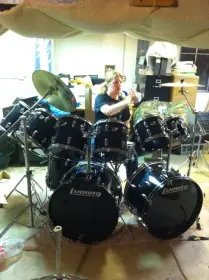 Hello everyone! Mid-80s Ludwig Rocker question...