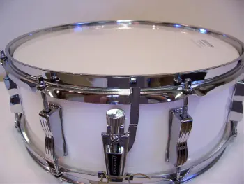 Ludwig 70's White Vistilite snare