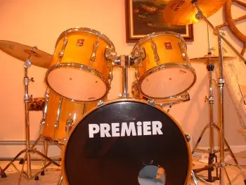 Need help identifying this Premier Drumset