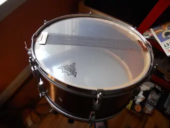 Hey there HELP identify this snare drum!!!