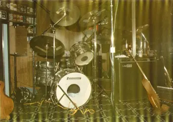 60's Ludwig Ringo set in action