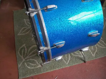 Any info on this vintage sparkle set?