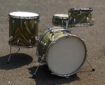 4pc Majestic Deluxe (MIJ) in avocado satin flame! matching snare!