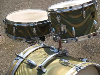 4pc Majestic Deluxe (MIJ) in avocado satin flame! matching snare!