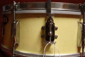 Painted yellow Gretsch snare or is it ?