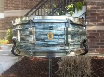 1965 Ludwig Jazzfest in Blue Oyster: Hardware Question.