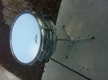 1965 Ludwig Jazzfest in Blue Oyster: Hardware Question.
