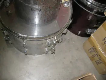 Pearl Varitone early 80s drumset on auction