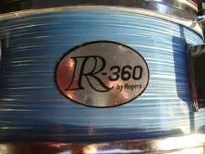 Rogers Blue Ripple Pearl snare on....