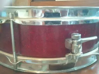Beverley red sparkle piccolo snare