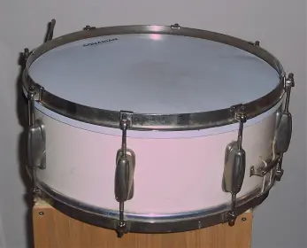 Slingy (&quot;off&quot;)white Lacquer Snare