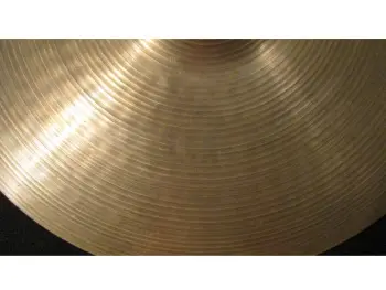 What's up with these Avedis hi-hats?