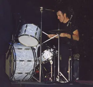 Can anybody ID these drums?