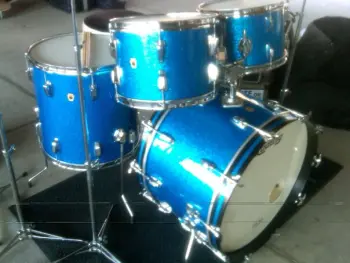 Mint 1967 blue sparkle ludwig hollywood kit, to trade for a DW kit!!!