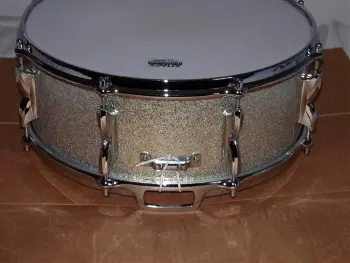 What is the definition of a real drum builder as opposed to a Drum assembler?