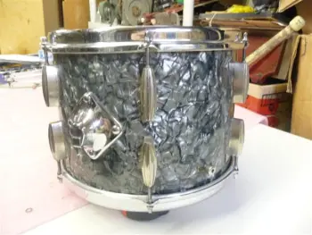Late 40's Slingerland outfit?