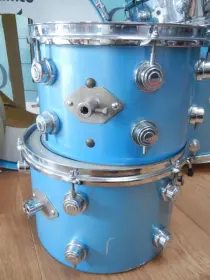 Camco LA in Alice Cooper blue