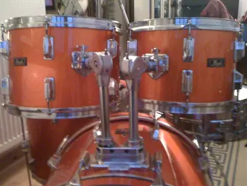 Need Help Identifying Pearl Drum Kit