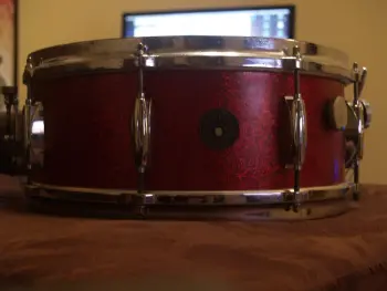 Gretsch Early 60's round badge snare, red sprkl, microsenstive throw, no xtra holes!