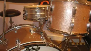 Stunning 1965 Ludwig Classic 4-piece Drum Set