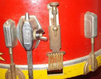 Identification: What are these lugs?