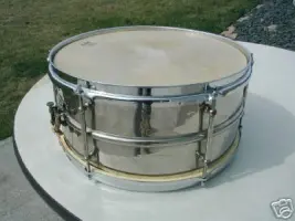 Ludwig &amp; Ludwig 6 1/2 X 14 Brass 6-tube lug snare.  Please help identify