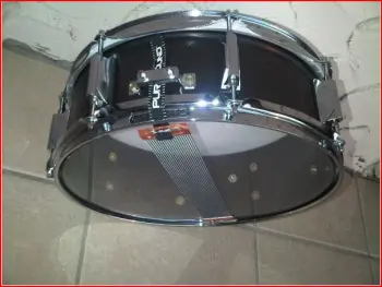 Black snare with Puresound snare wire