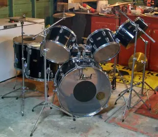 Pearl fiberglass drumset?