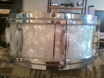 TRADE-GRETCH 1960's ROUND BADGE SNARE