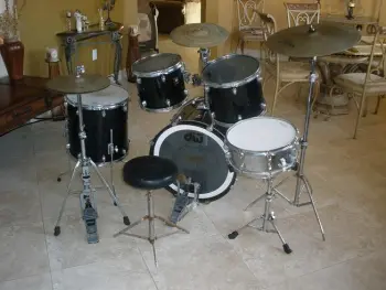 Need Help Identifying These Drums (Premier) Older