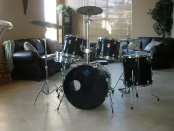 Need Help Identifying These Drums (Premier) Older