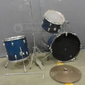 Nice Norma drum set on