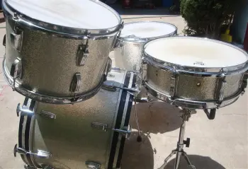 Chicago made Sliver sparkle early 80's Luddys