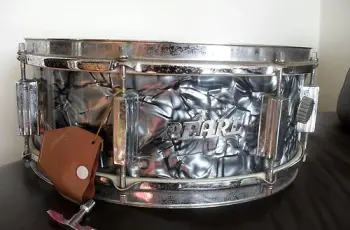 Pearl snare drum