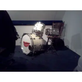 Help, Which brand is this vintage drumkit.