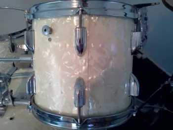 Help, Which brand is this vintage drumkit.