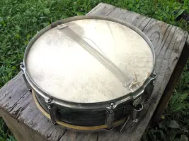 1940's blue pearl 8 lug gretsch snare????