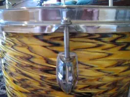Yamaha vintage snare, yellow oyster? tiger?