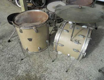 Saved drums from trash