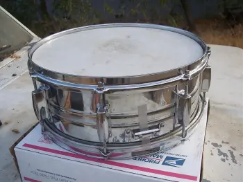 1960's CREST C.O.S. 5.5x14 snare drum