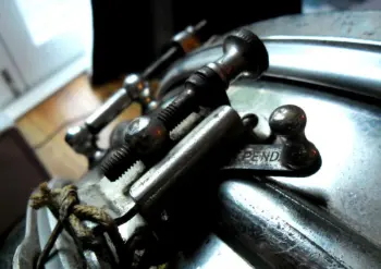 Cleaning a NOB 1920s Ludwig Snare