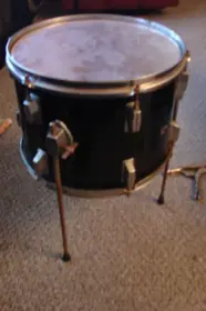 NEED HELP identifying this 13x10 floor tom