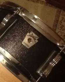 need help identifying this ludwig snare please