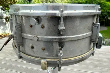 1930s Beverley snare resto - Lug problems