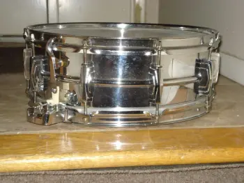 exceptionally CLEAN pre- serial Ludwig Super-Sensitive snare!
