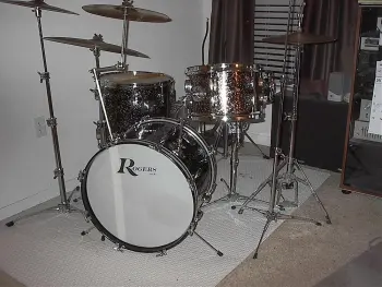 It's the &quot;show off your Rogers drums&quot; thread!