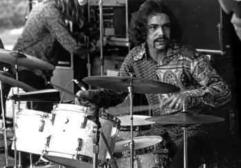 It's the &quot;show off your Rogers drums&quot; thread!