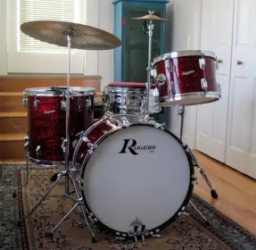 It's the &quot;show off your Rogers drums&quot; thread!