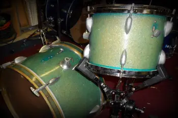 Are these Trixon or Deri drums?