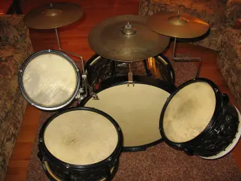 Need help identifying old Leedy wood rim toms